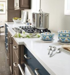 Outside view of floor trader showroom